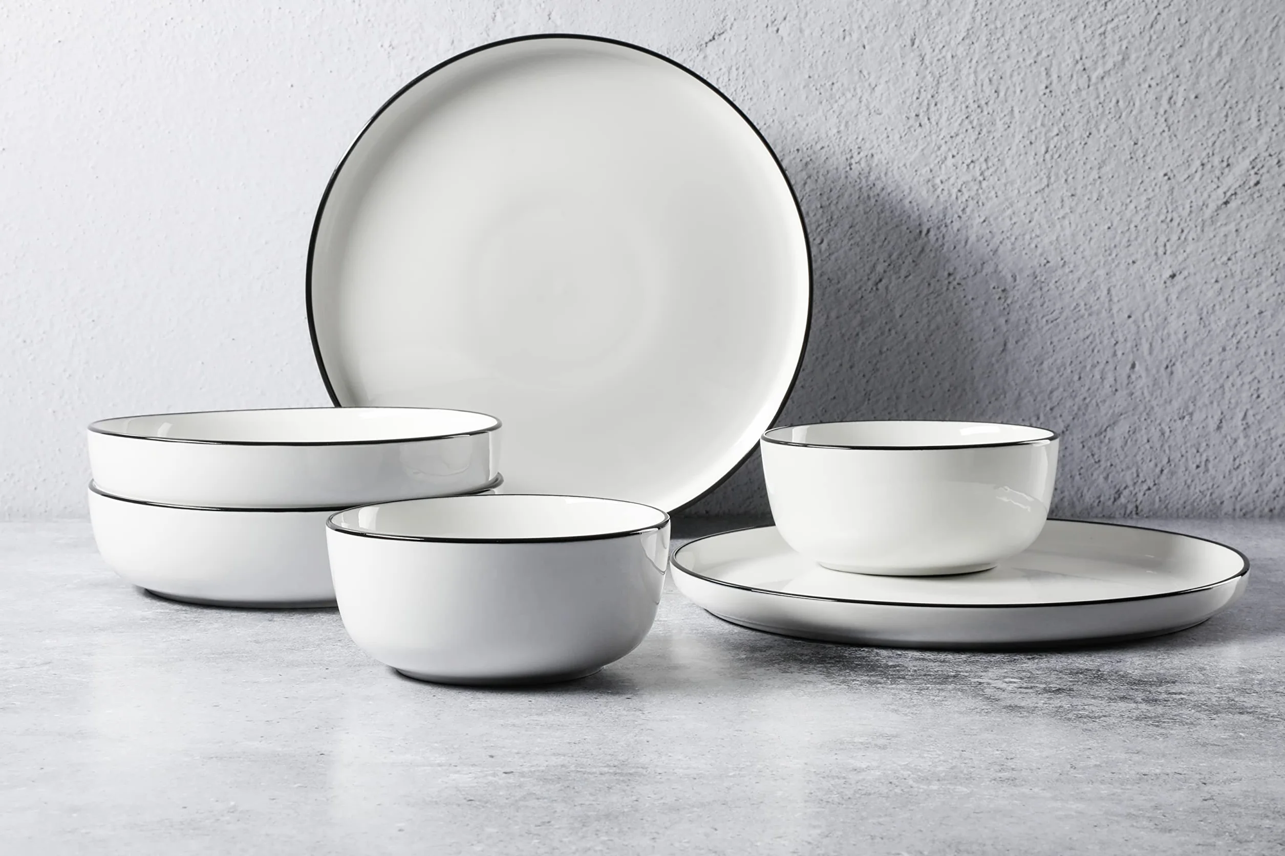 Gibson Home Oslo 16-częściowy porcelanowy zestaw zastawy stołowej, biały z czarną krawędzią