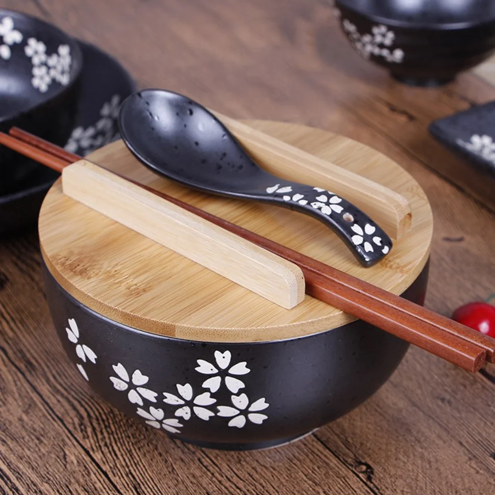 Japońska koreańska zastawa stołowa vintage miska ryżowa w stylu japońskim czarna ceramiczna miska z makaronem błyskawicznym Pałeczki z pokrywką i łyżką