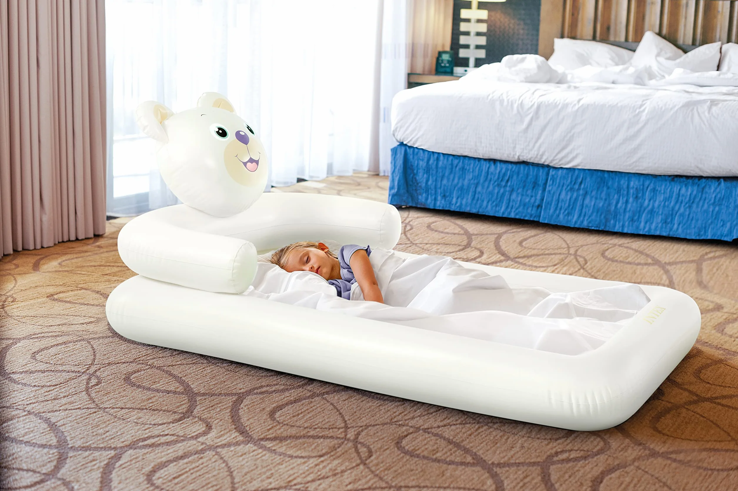 Intex 66814EP Bear Kidz nadmuchiwany zestaw łóżek podróżnych: zawiera pompkę ręczną i torbę transportową - zdejmowany materac - szybkie nadmuchiwanie - do użytku wewnątrz - 71 x 132 x 10 cm