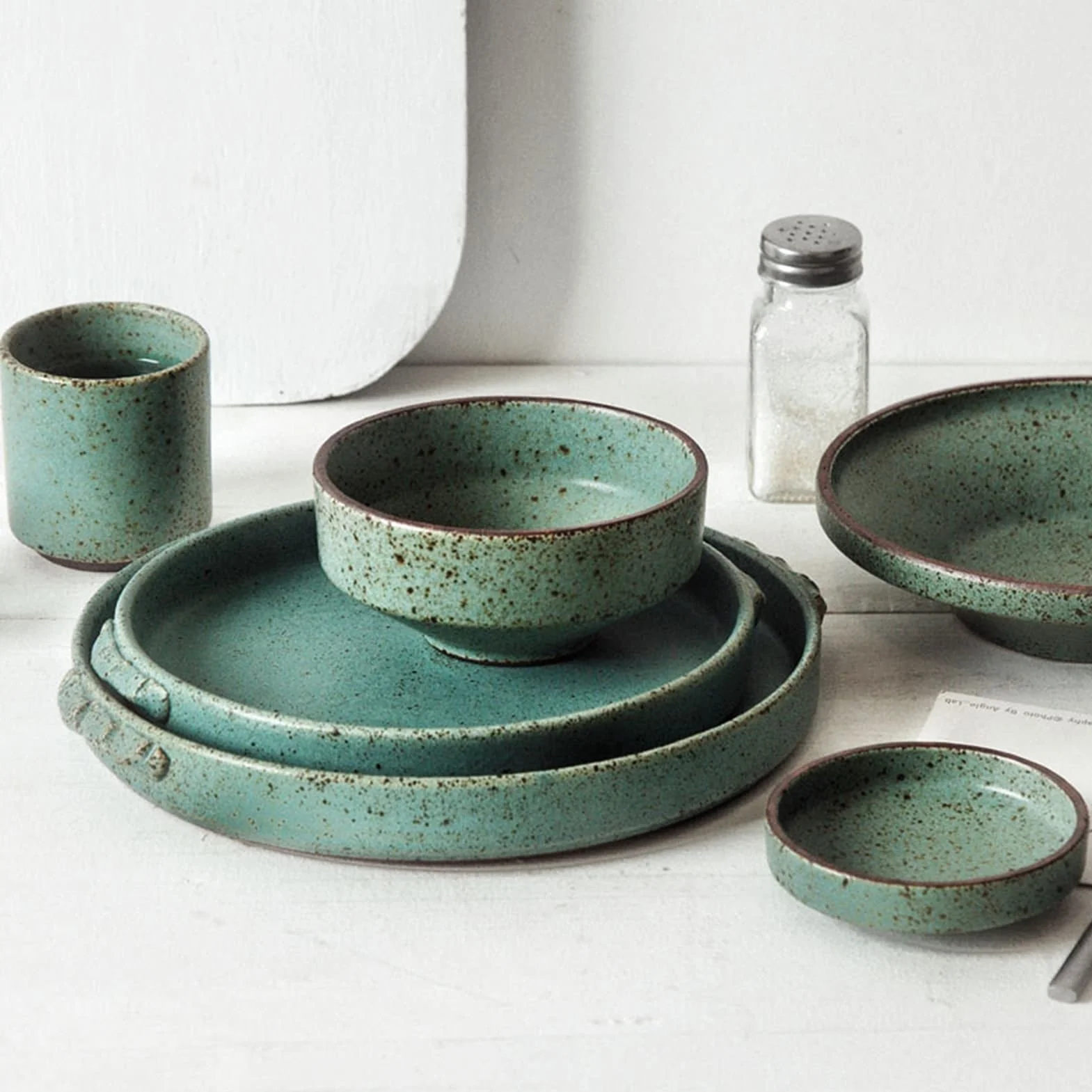 Miska do serwowania sałatek Zielona Retro ręcznie robiona płyta ceramiczna pojedyncza domowa restauracja filiżanka do herbaty okrągły talerz do steków ryż miska do sałatek miska deserowa Miska Sałatko