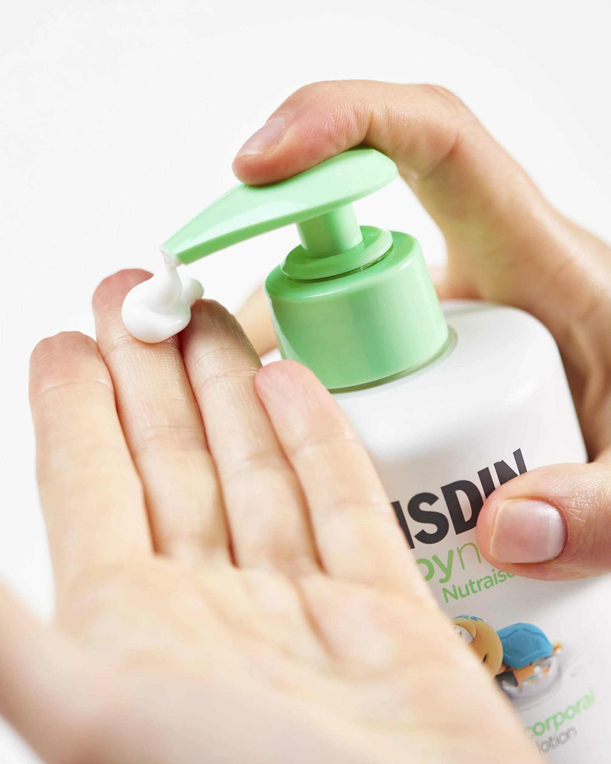NutraISDIN Baby Naturals nawilżający balsam do ciała dla niemowląt, 96% składników pochodzenia naturalnego, 750 ml