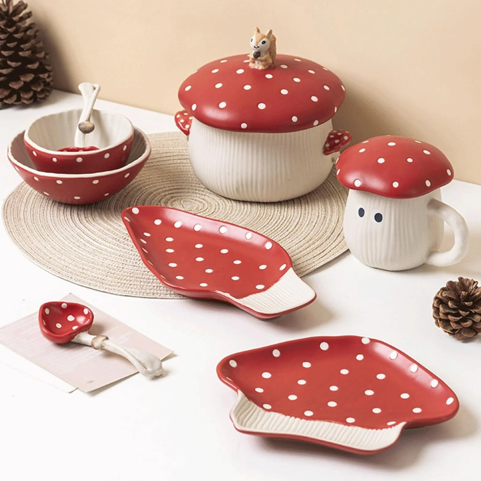 Talerze obiadowe Ceramiczny talerz jadalny z przedłużonym, ręcznie rysowanym czerwonym talerzem ceramicznym w kształcie grzyba Naczynia do serwowania