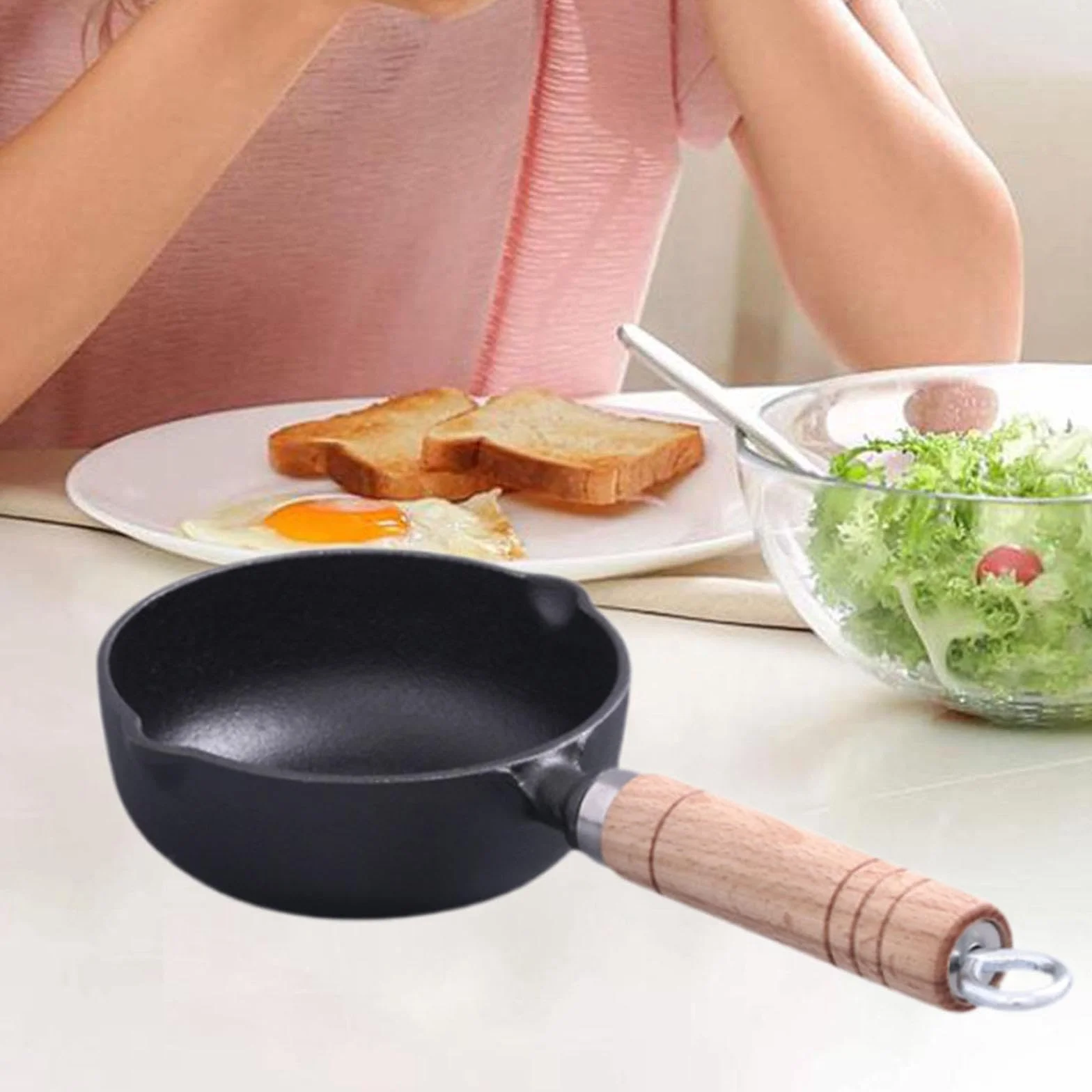 Żeliwna patelnia do omletów - mała patelnia do gotowania z drewnianym uchwytem, idealna do kuchni wewnętrznej, 13 x 5 cm - niezbędne naczynia kuchenne do idealnych omletów