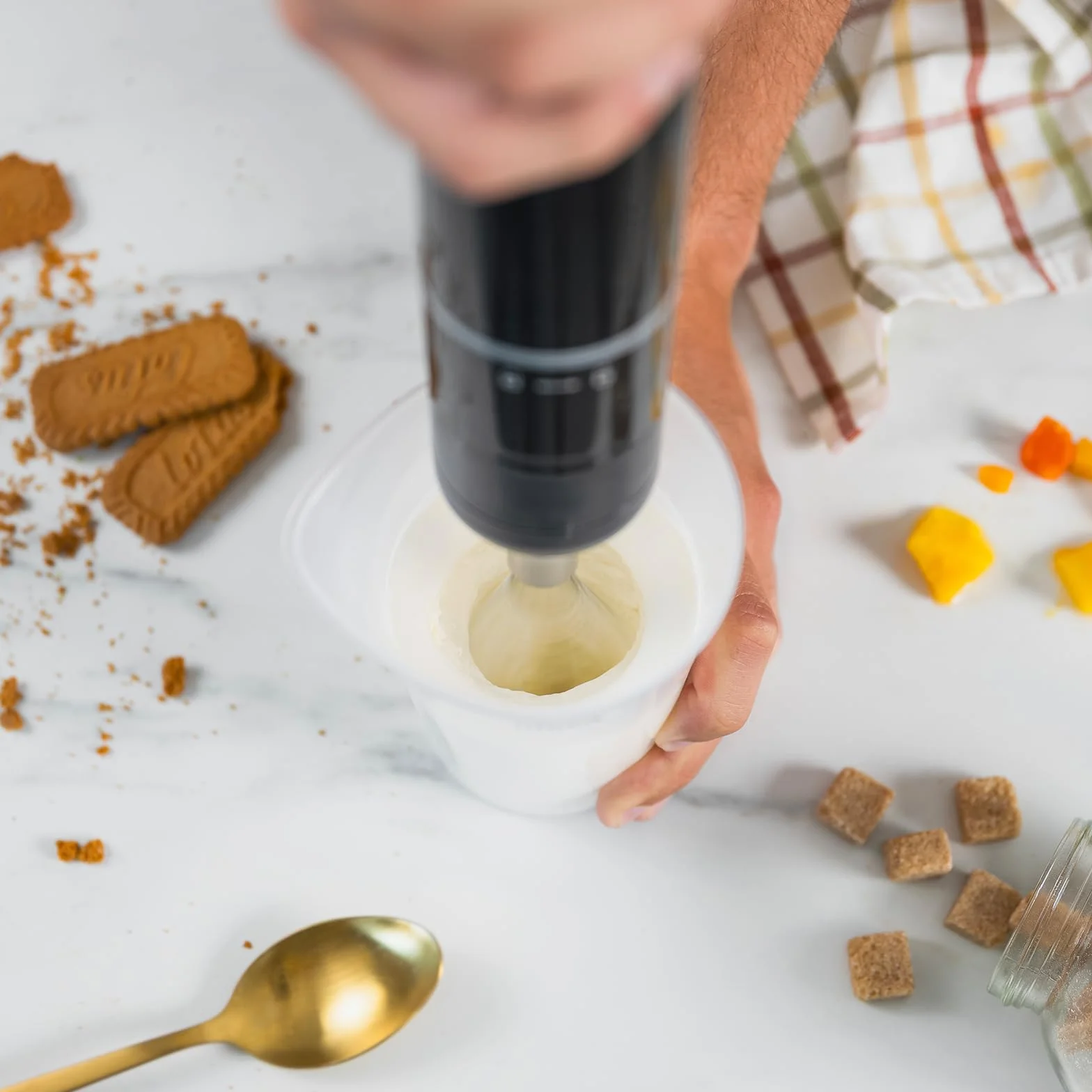 Ufesa Mars Max blender ręczny 1200 W, regulacja prędkości, funkcja turbo, 4 noże o wysokiej wydajności, stal nierdzewna, ergonomiczny design, ochrona przed rozpryskiwaniem, miarka, rozdrabniacz i