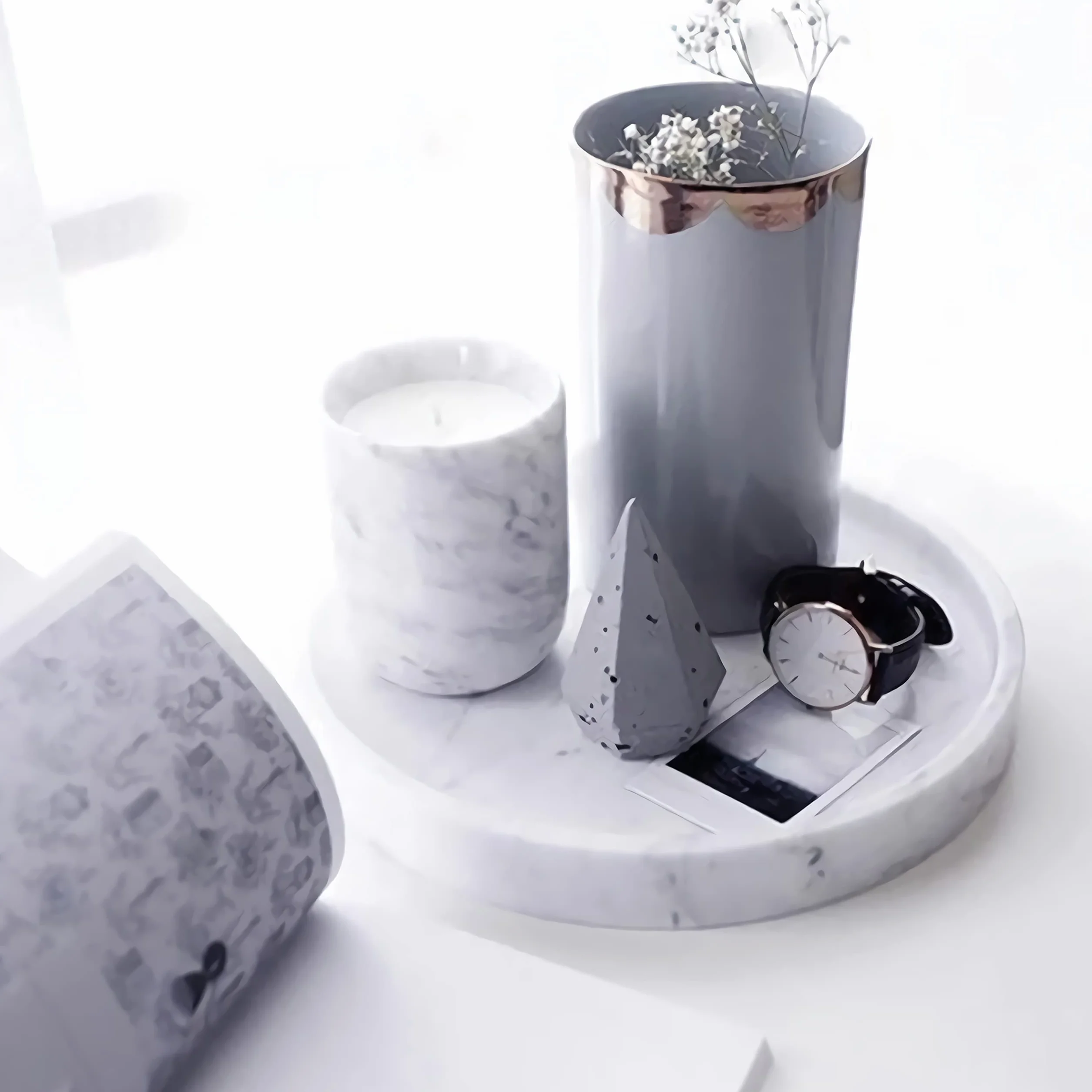 Okrągła taca z naturalnego marmuru 14 cm do przechowywania biżuterii i perfum