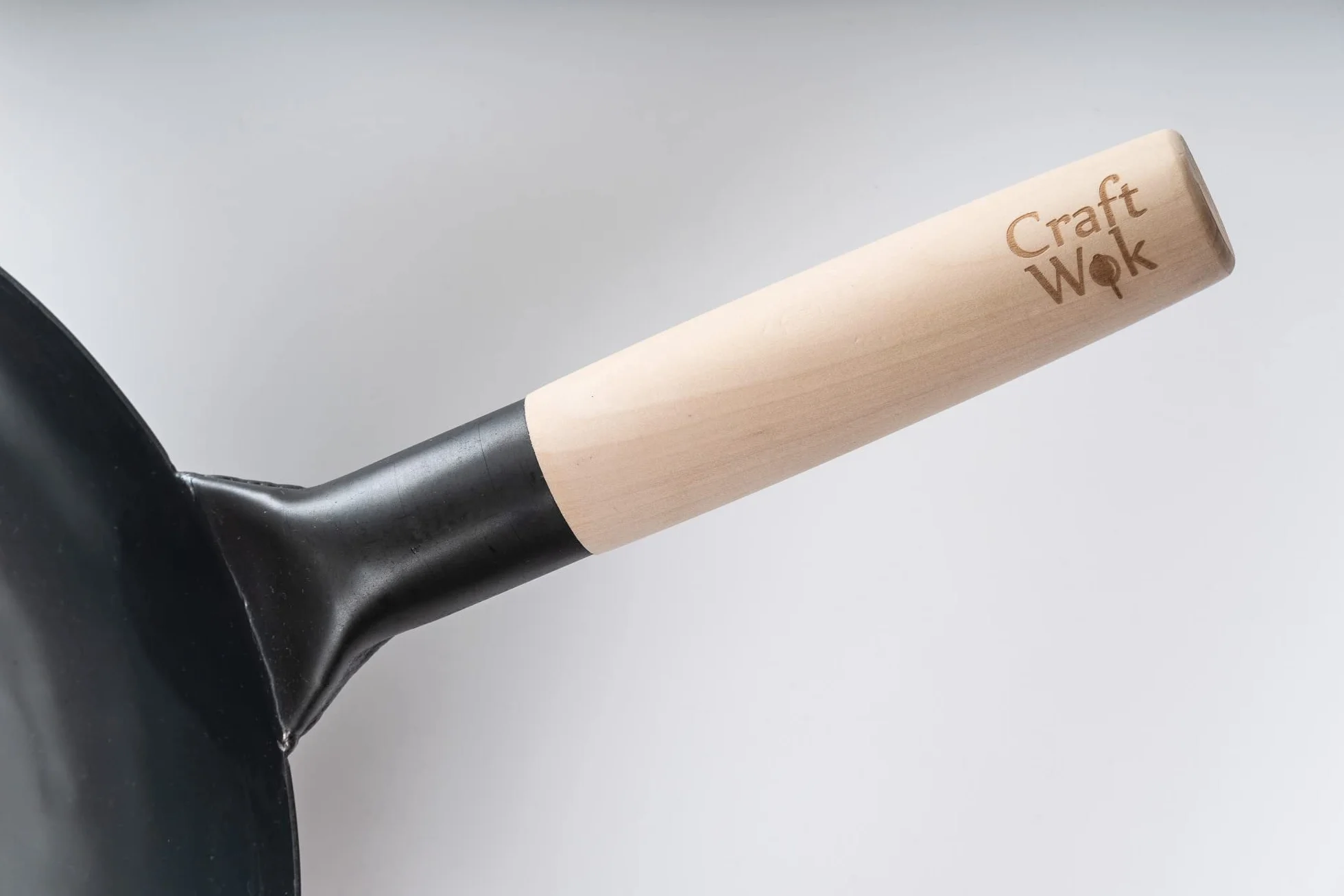Craft Wok Black13 wstępnie sezonowany ręcznie młotkowany wok ze stali węglowej z drewnianym i stalowym uchwytem pomocniczym (33 cm, okrągłe dno)